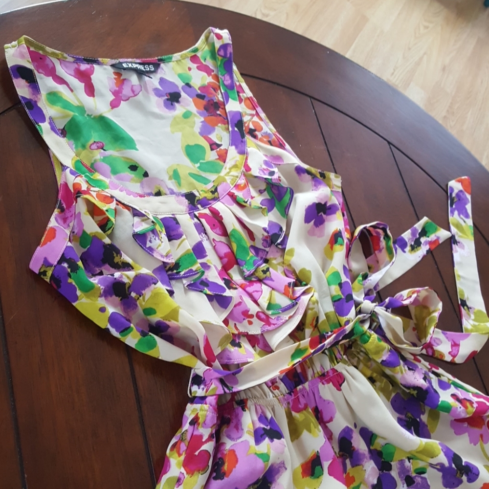 💎3/$12 Express floral dress Wmns Sm flowy